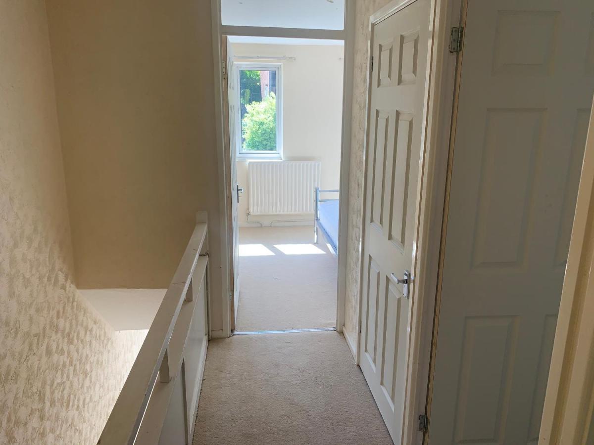 Elegant Devon Villa Luton  Exteriör bild
