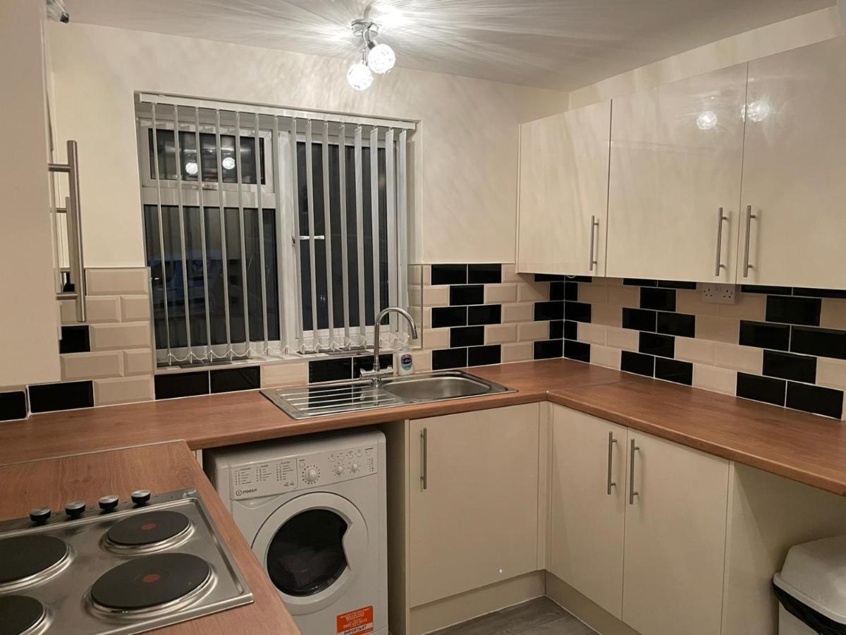 Elegant Devon Villa Luton  Exteriör bild