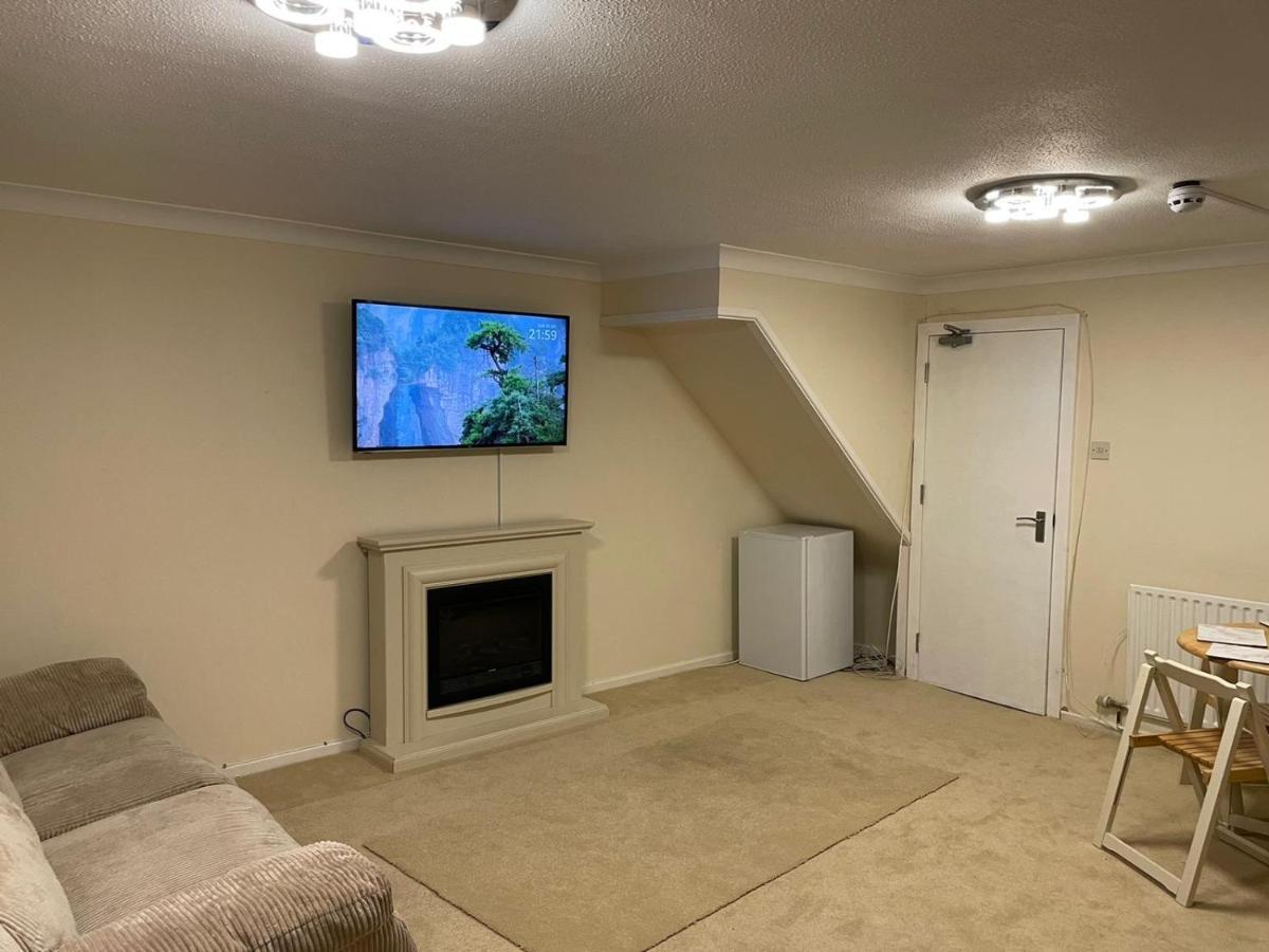 Elegant Devon Villa Luton  Exteriör bild